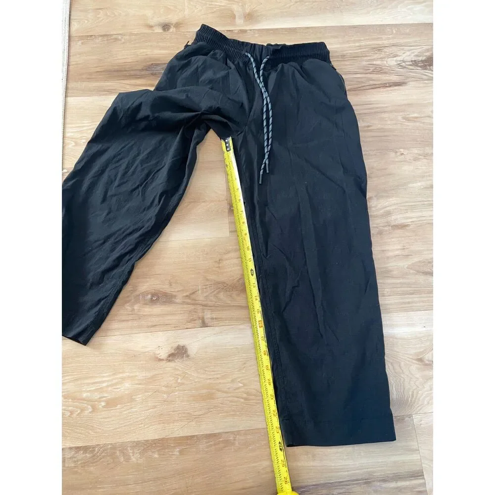 Athleta Trekkie Straight Crop Pant in BLACK Size 4